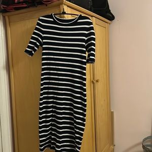 Banana Republic Casual Navy and White Striped Midi Dress - Small